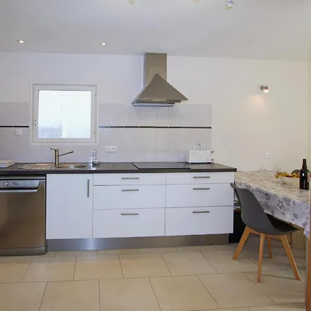 2 Bedroom Gorgeous In בית נופש Jaujac